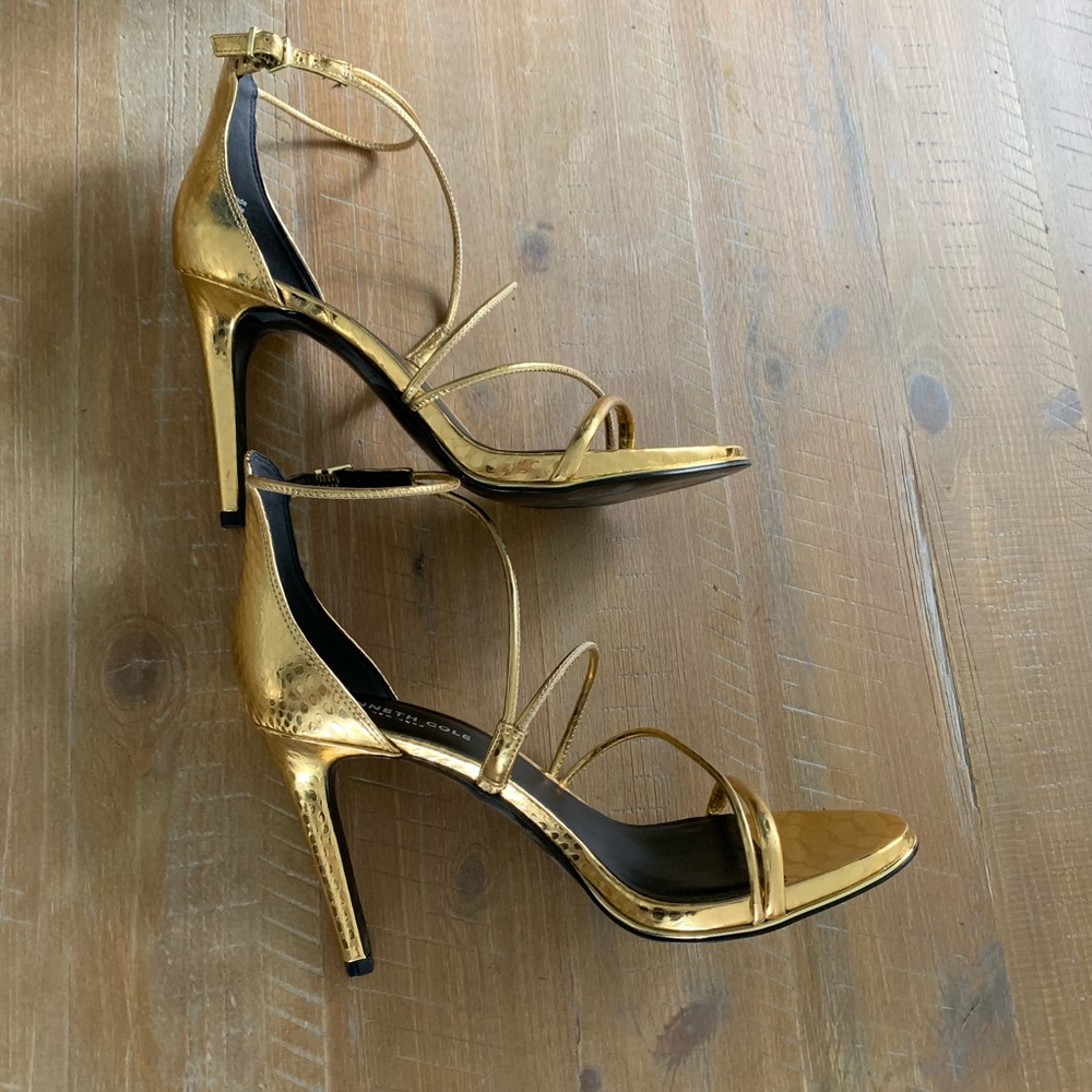 Gorgeous Kenneth Cole gold strapped heels - Picture 5 of 7